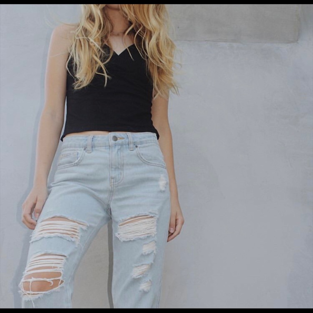 RVCA RIPPED BOYFRIEND JEANS! WORN TWICE